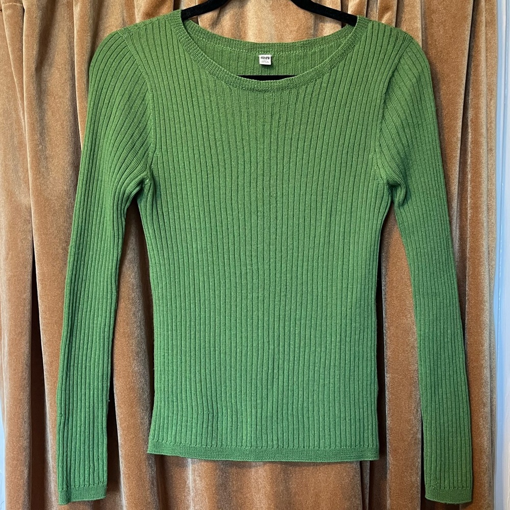 Uniqlo Green Wool Thin Sweater/Shirt